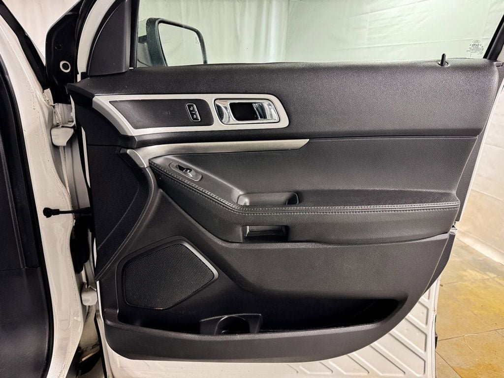 Used 2015 Ford Explorer Sport w/ Equipment Group 401A AWD/4WD image 19