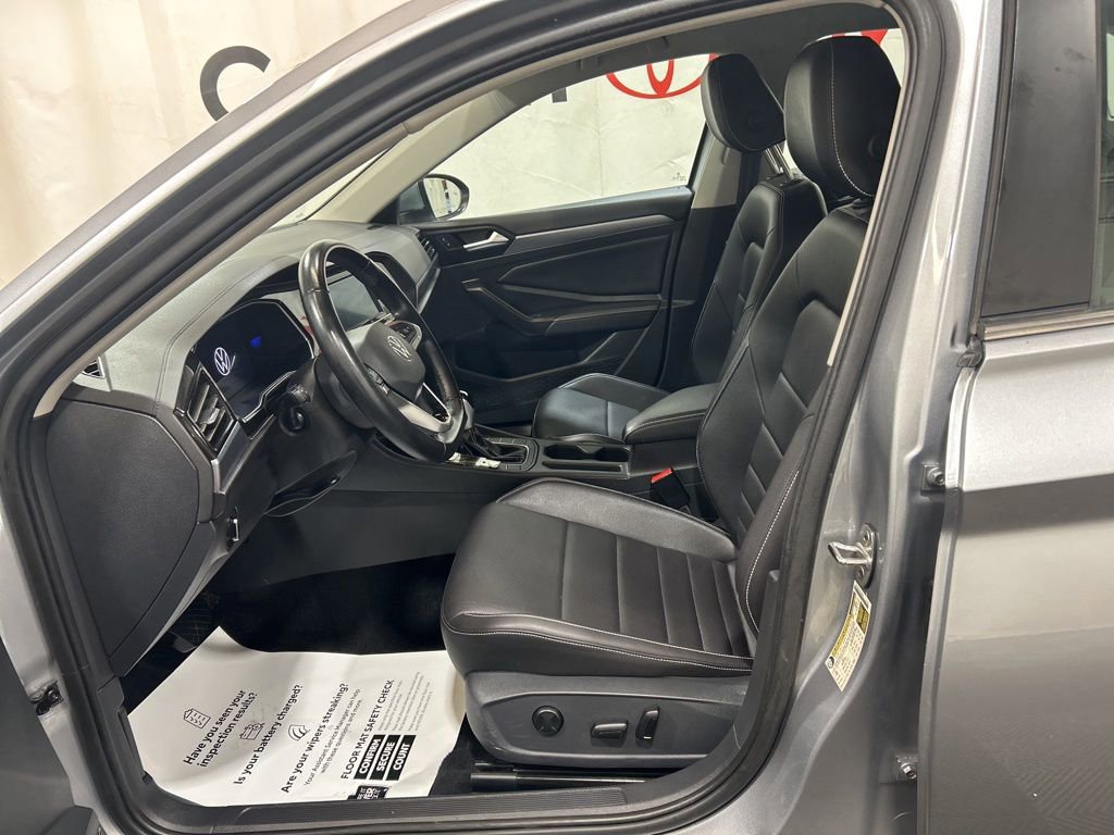 Used 2024 Volkswagen Jetta SE image 21