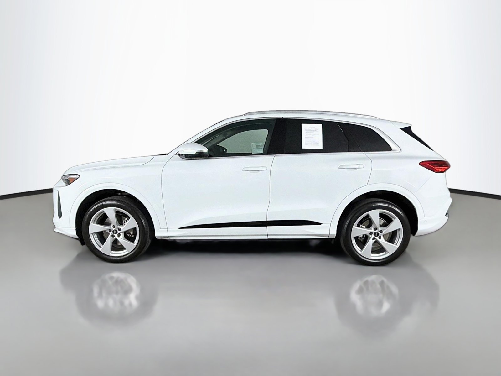 Certified 2025 Audi Q5 Premium AWD/4WD image 4