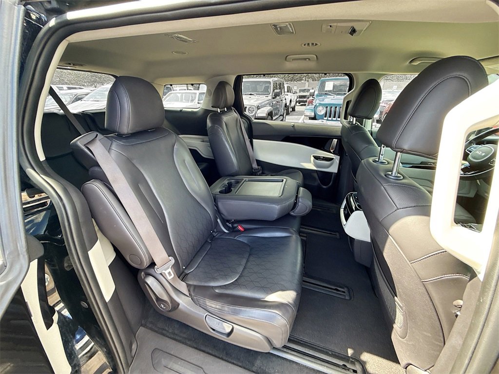 Used 2024 Kia Carnival EX image 33
