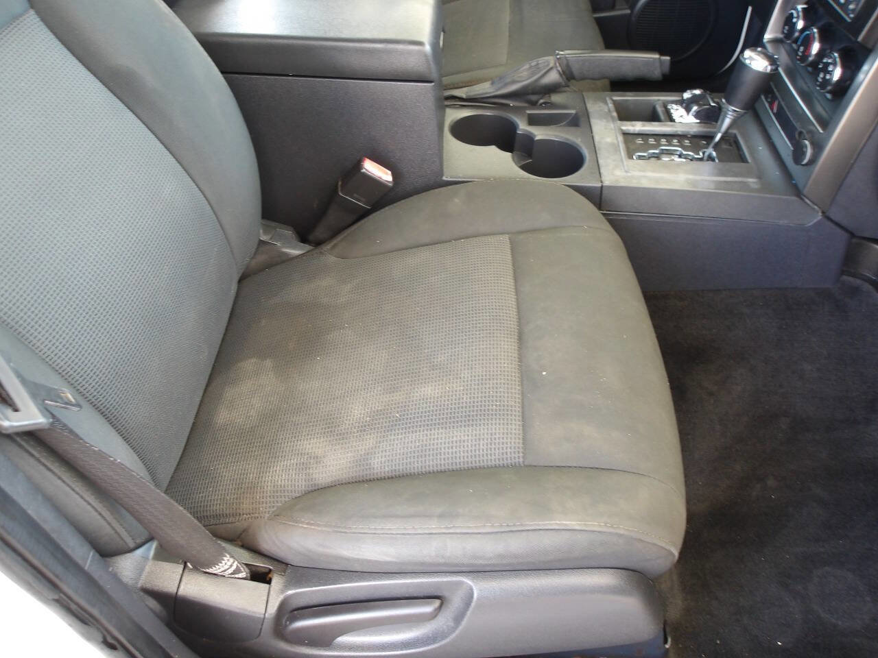 Used 2009 Jeep Liberty Sport image 18