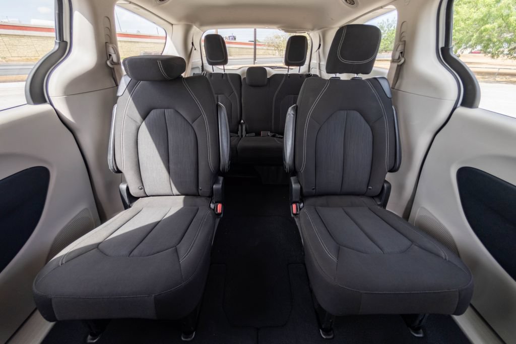 Used 2023 Chrysler Voyager LX FWD image 18