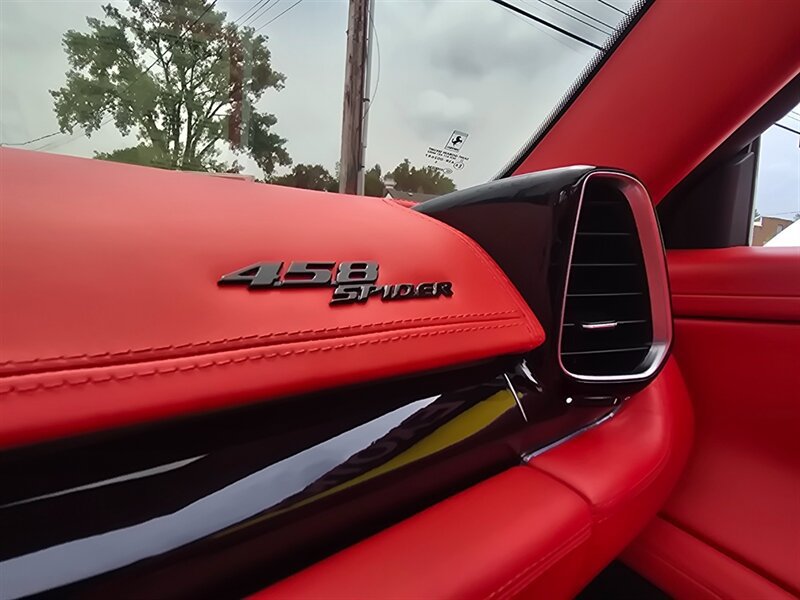 Used 2015 Ferrari 458 Spider RWD image 18