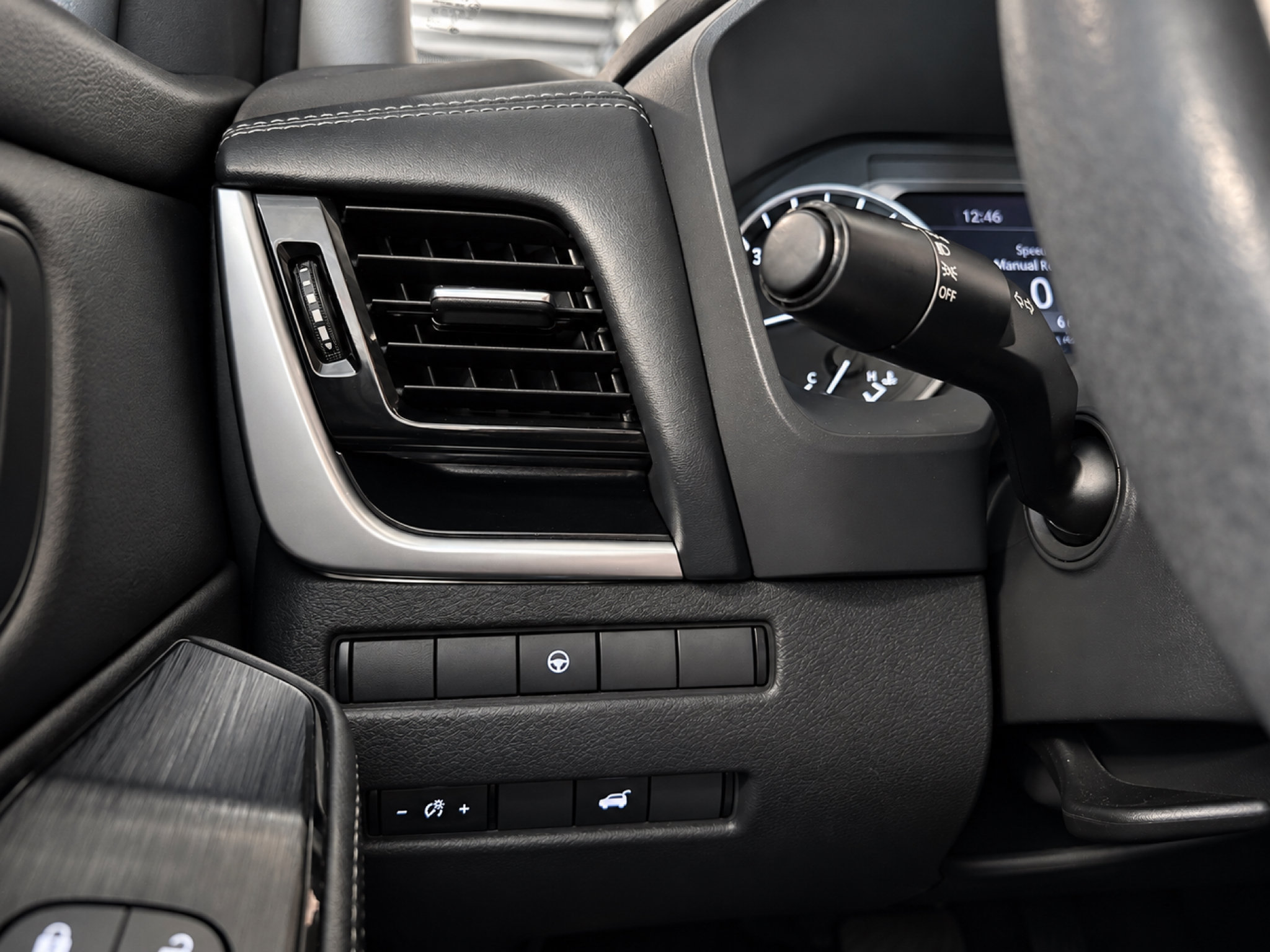 Used 2023 Nissan Rogue SL w/ SL Premium Package FWD image 14