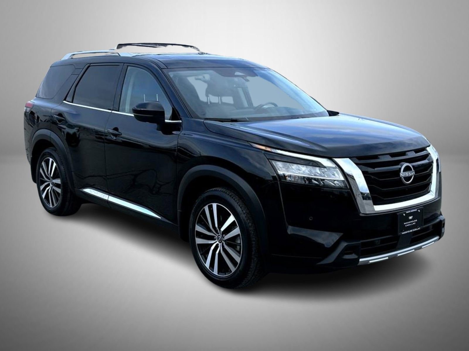 Used 2024 Nissan Pathfinder Platinum image 3