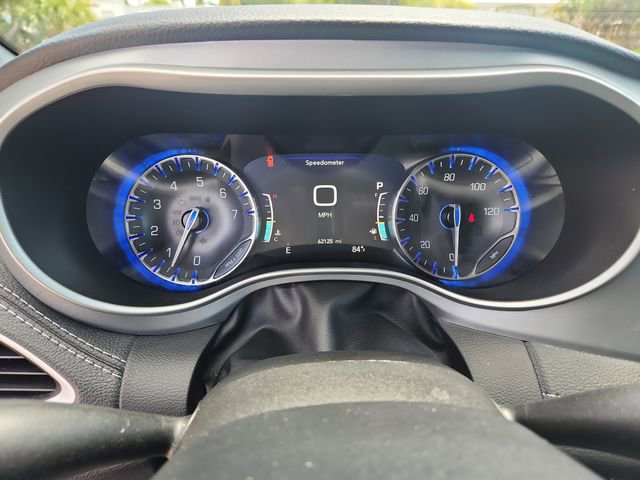 Used 2022 Chrysler Pacifica Touring-L w/ S Appearance Package FWD image 23