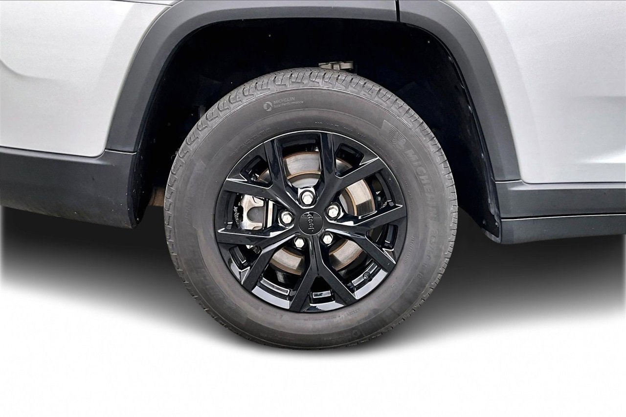 Certified 2024 Jeep Grand Cherokee L Laredo image 34