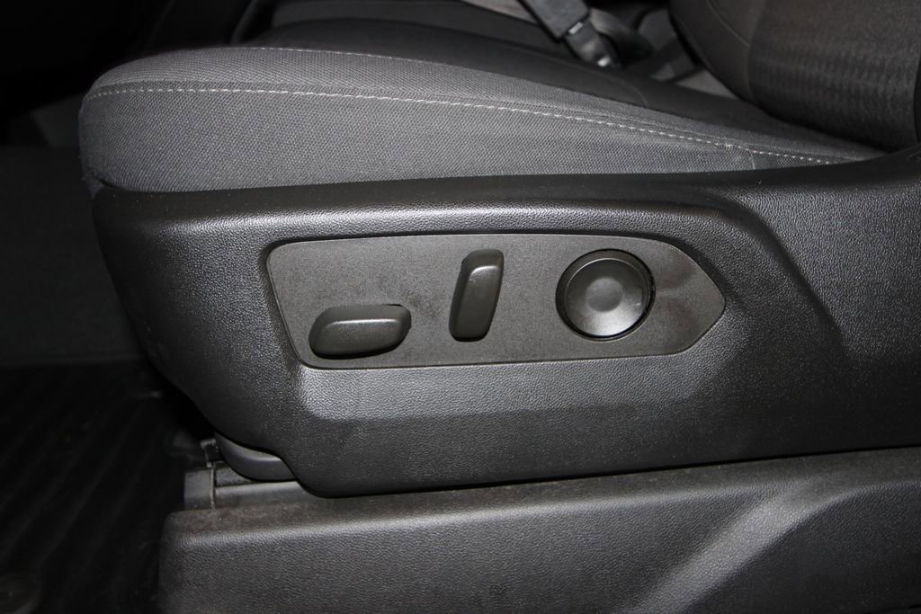 Used 2022 Chevrolet Silverado 1500 LT image 7