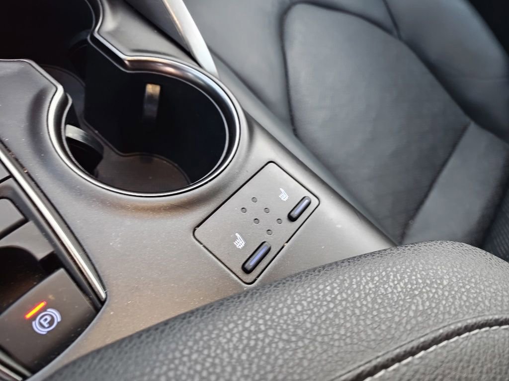 Used 2022 Toyota Camry XSE FWD image 9