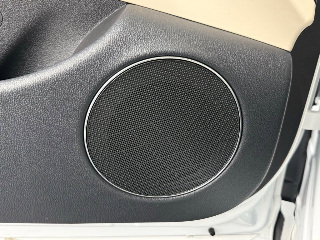 Used 2026 Genesis GV70 2.5T Select image 15