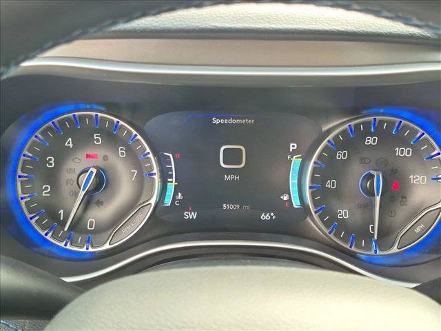 Used 2021 Chrysler Pacifica Touring w/ Cold Weather Group FWD image 11