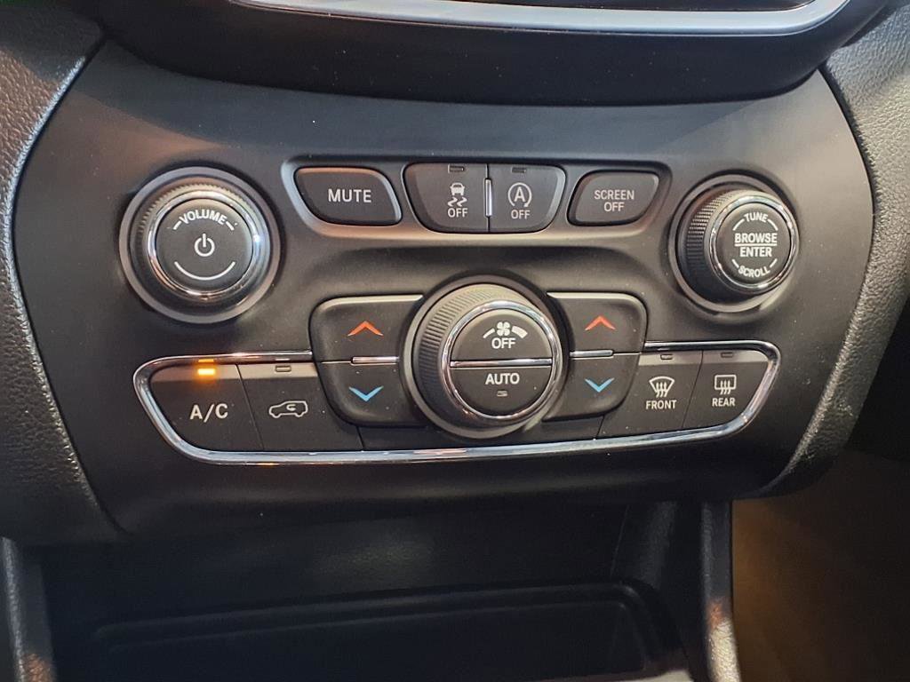 Used 2019 Jeep Cherokee Limited image 23