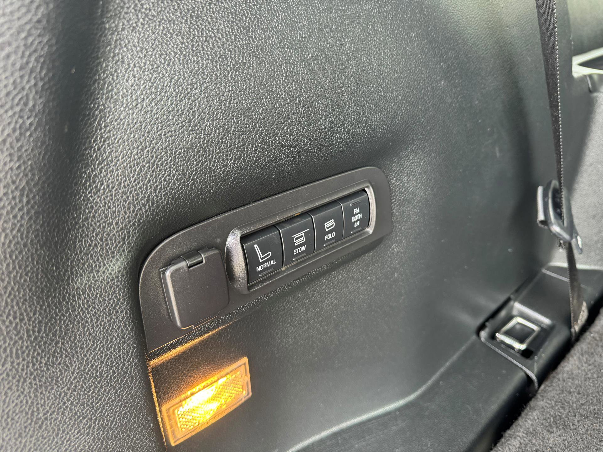 Used 2018 Ford Explorer Platinum image 7