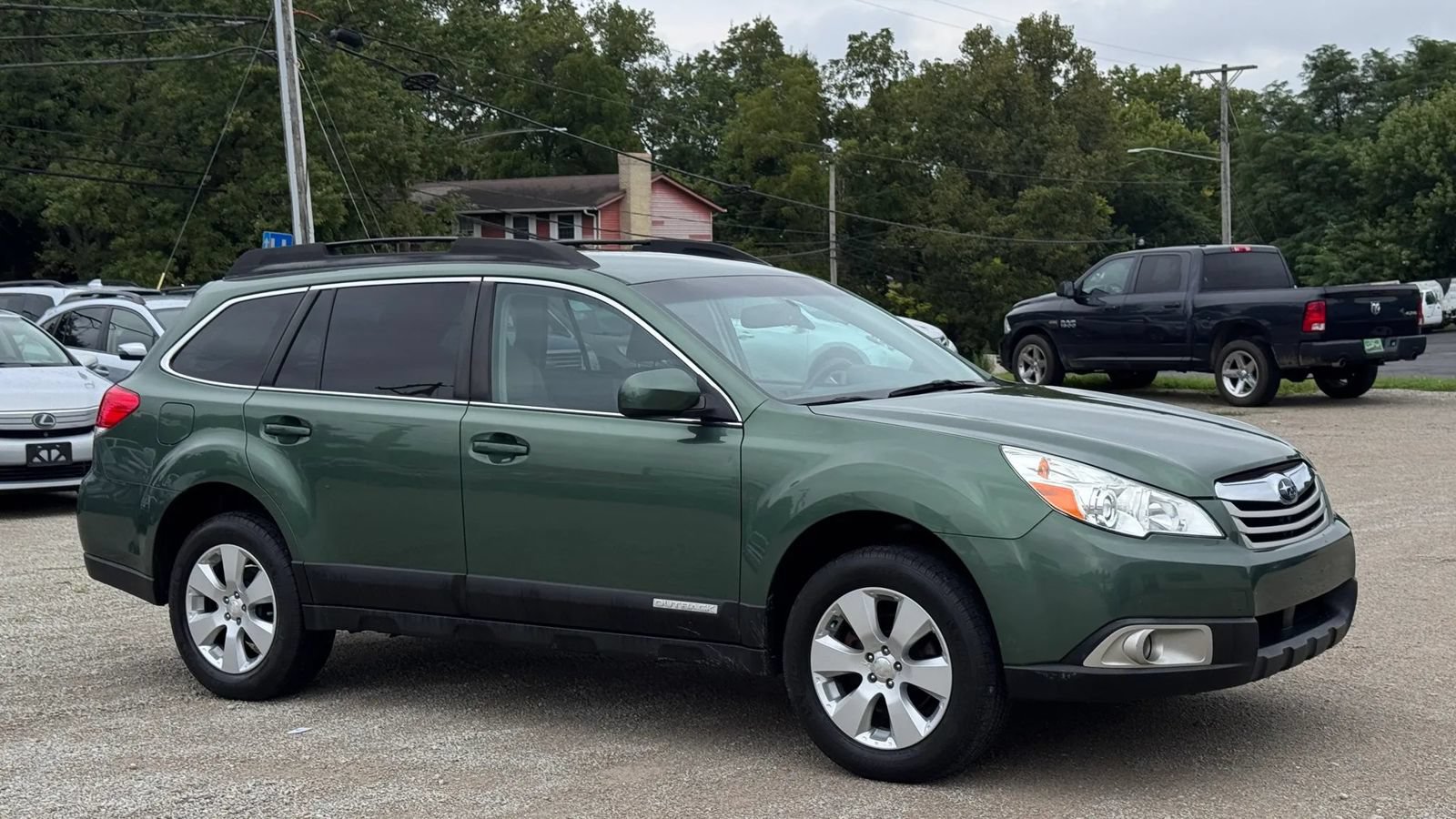 Used 2011 Subaru Outback 2.5i Premium w/ All-Weather Pkg AWD/4WD image 4
