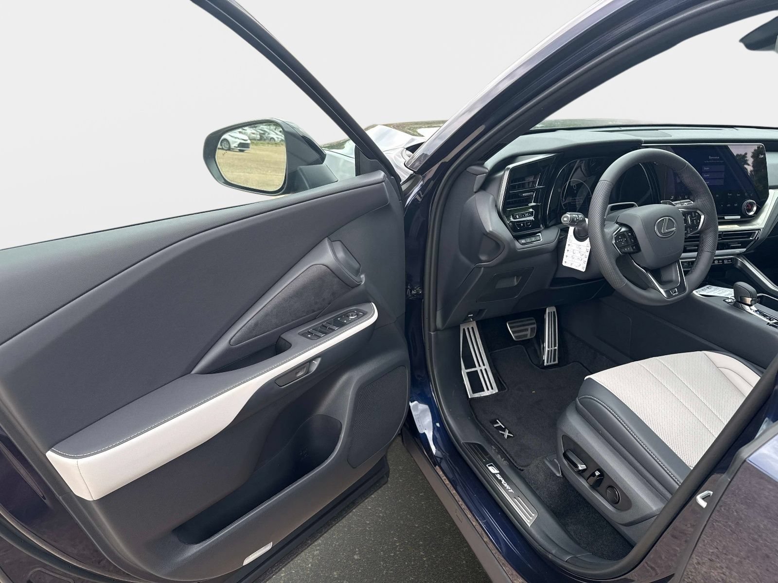 New 2026 Lexus TX 500h AWD image 18