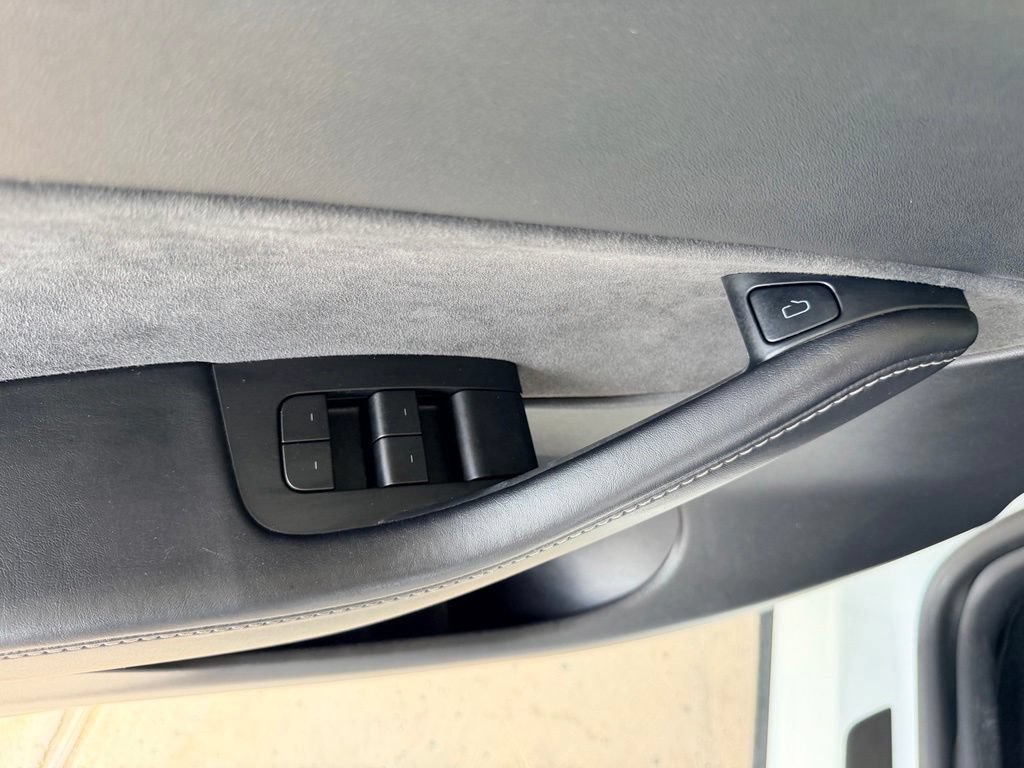 Used 2021 Tesla Model Y Long Range AWD/4WD image 11