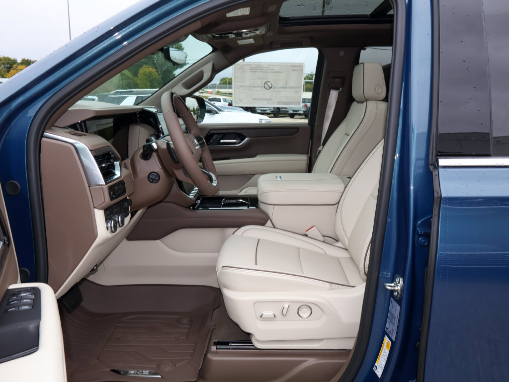 New 2026 GMC Yukon Denali w/ Denali Reserve Package AWD/4WD image 9