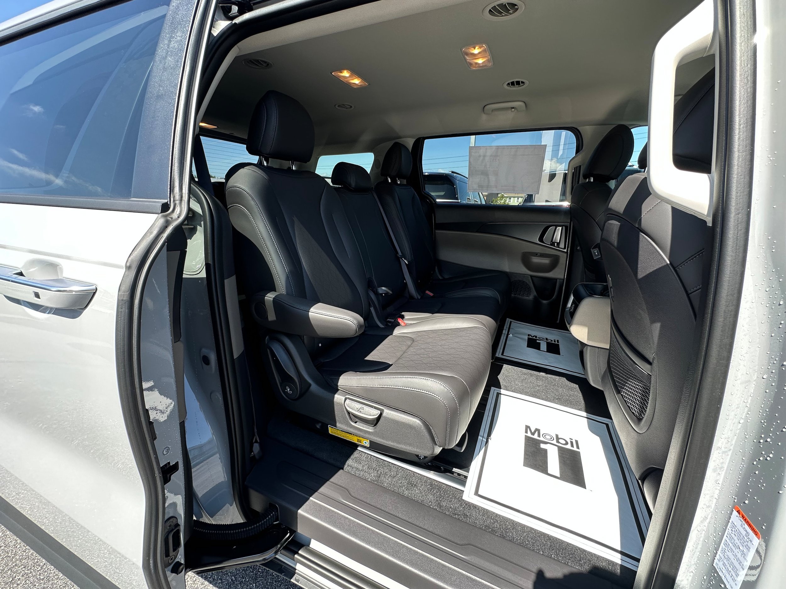 New 2027 Kia Carnival FWD image 13