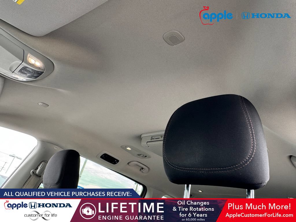 Used 2017 Chrysler Pacifica Touring FWD image 17