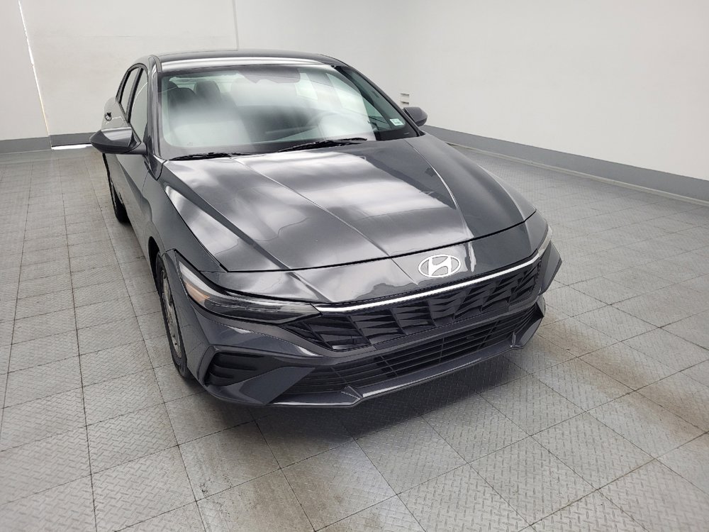 Used 2025 Hyundai Elantra SE FWD image 14