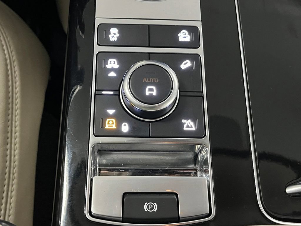 Used 2018 Land Rover Range Rover HSE AWD/4WD image 12