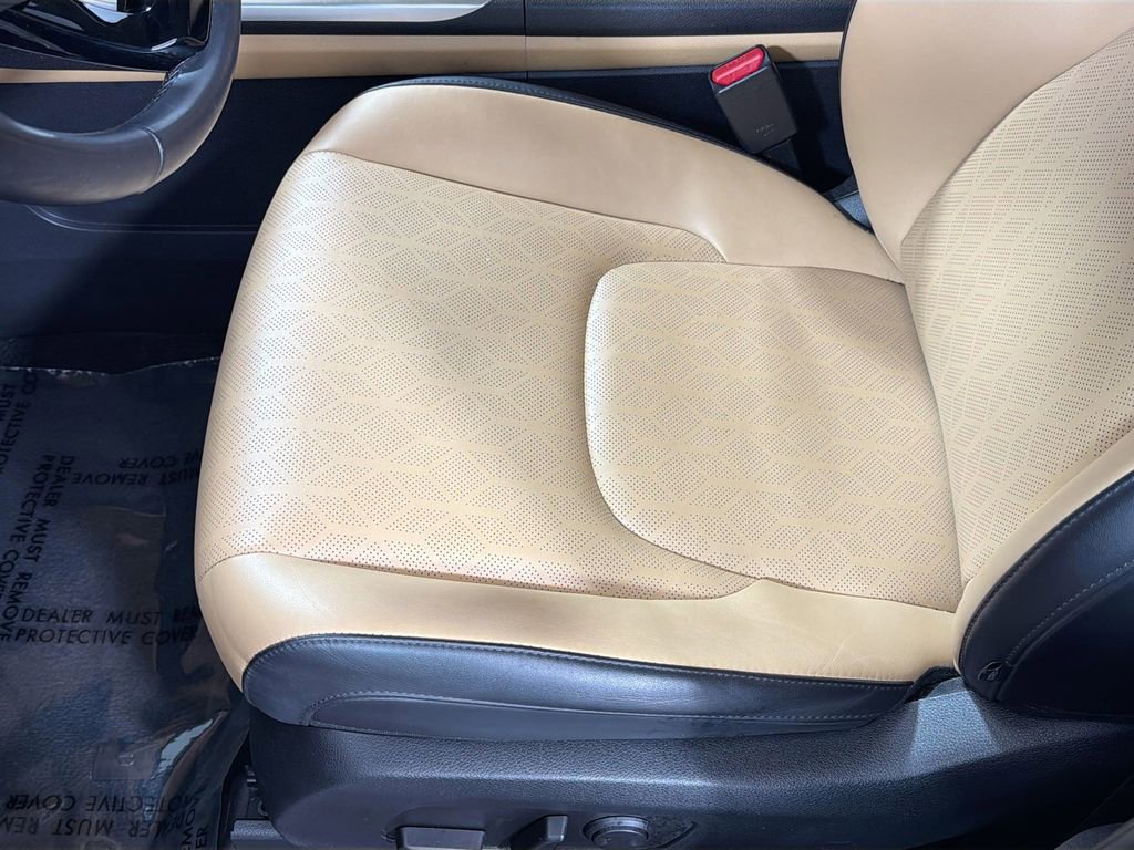 Used 2024 Kia Carnival LX FWD image 20