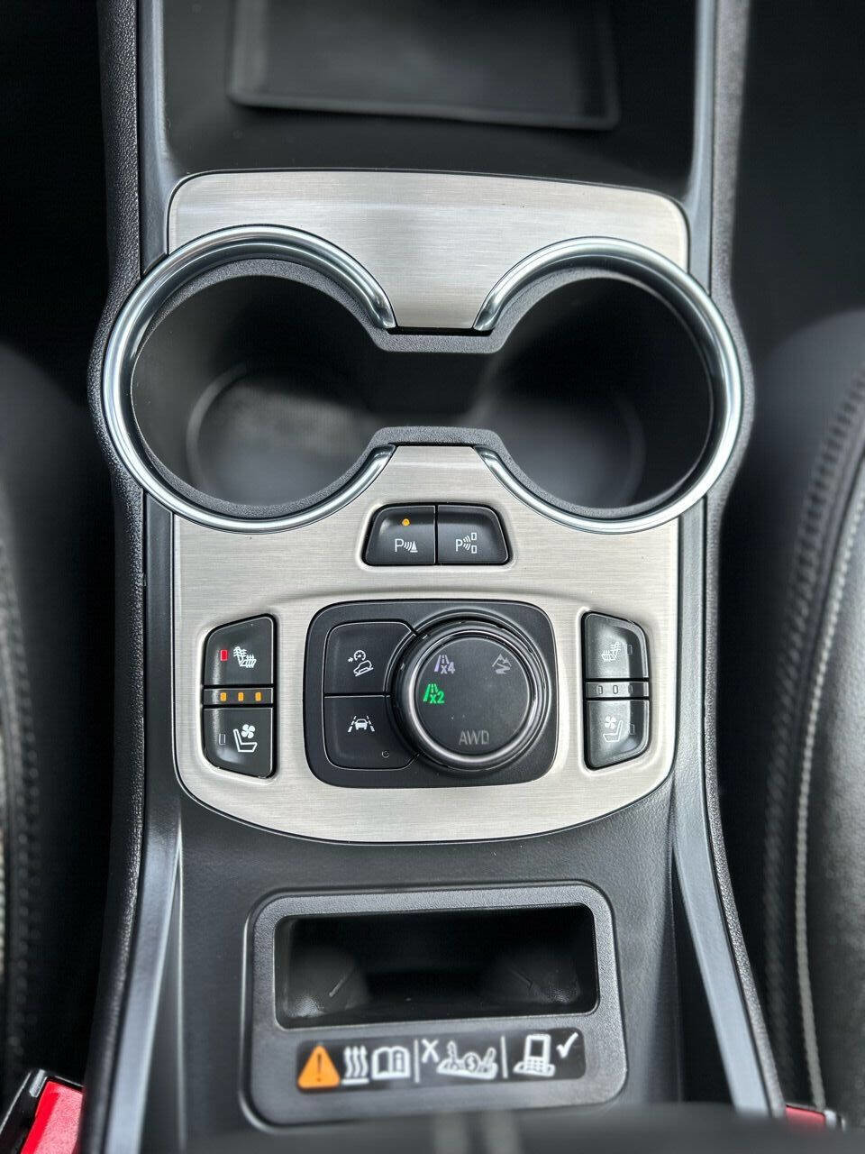 Used 2024 GMC Terrain Denali w/ Denali Premium Package image 18