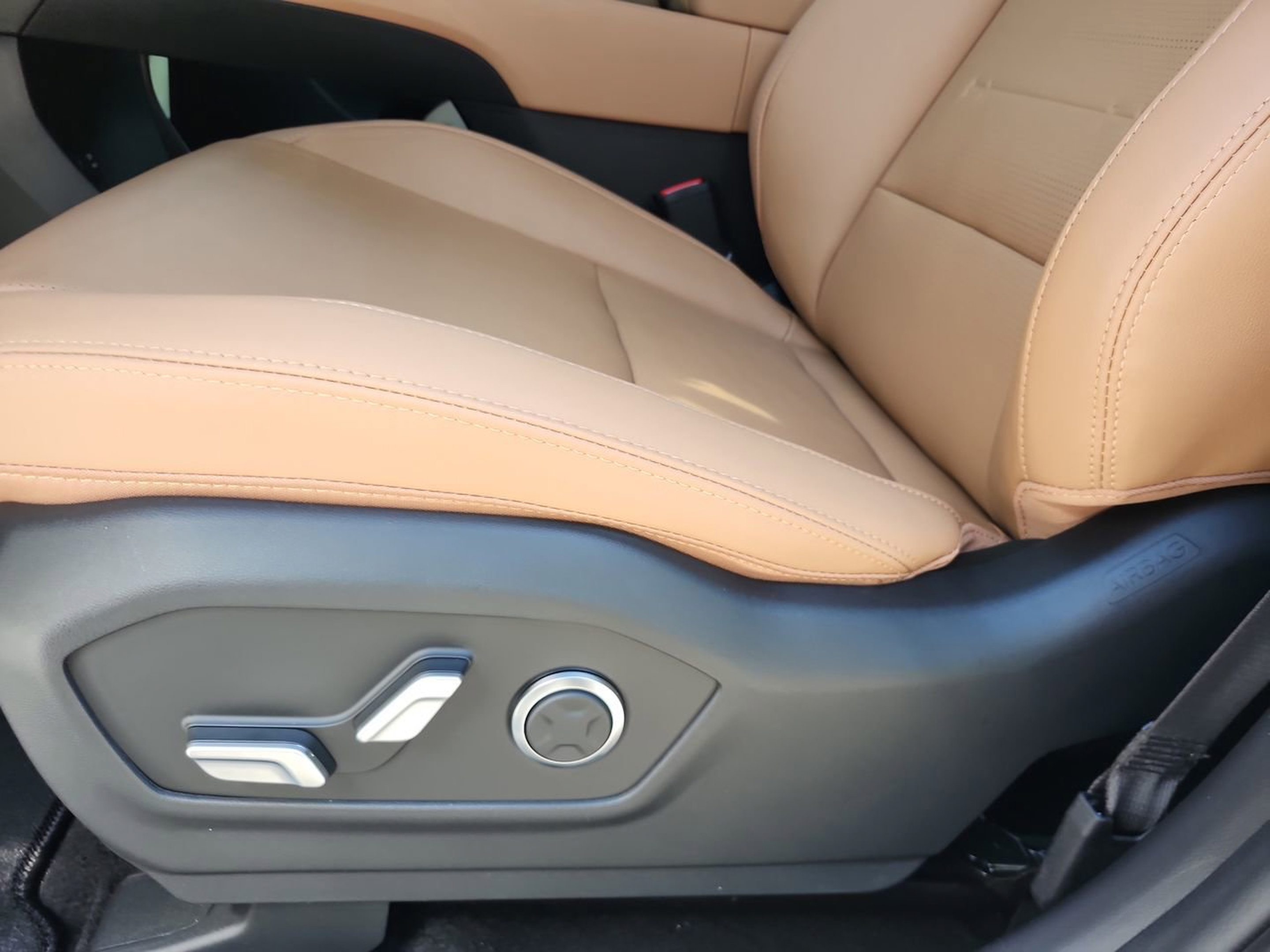 New 2026 Hyundai Santa Fe Limited FWD image 13