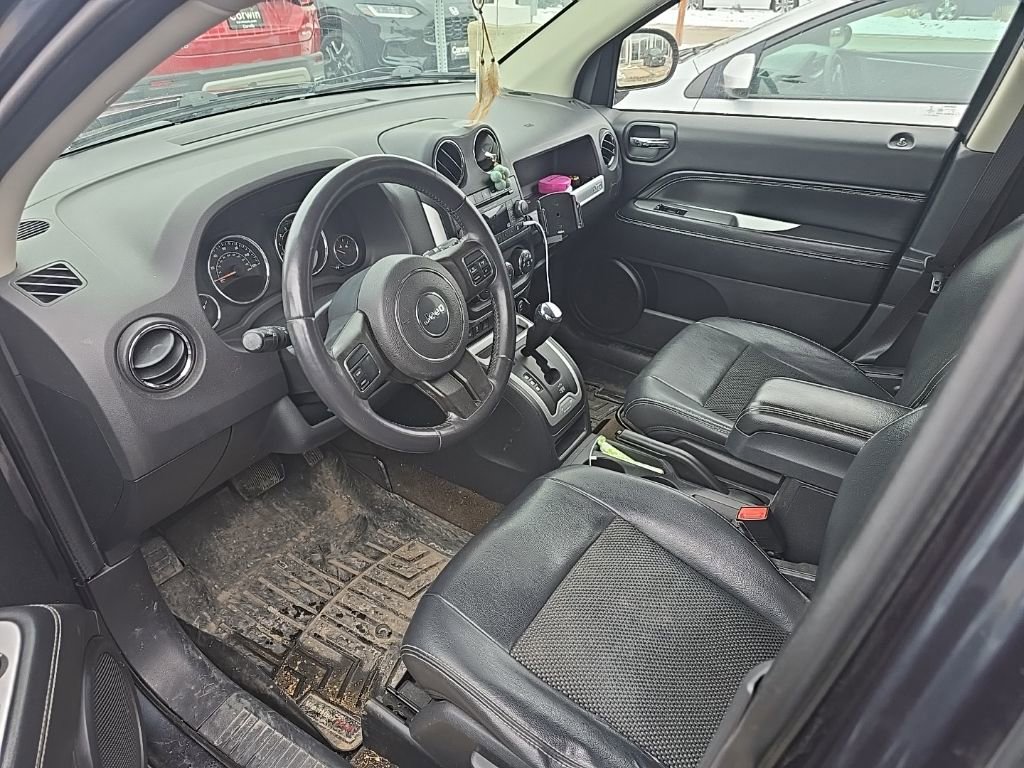 Used 2014 Jeep Compass Latitude image 10