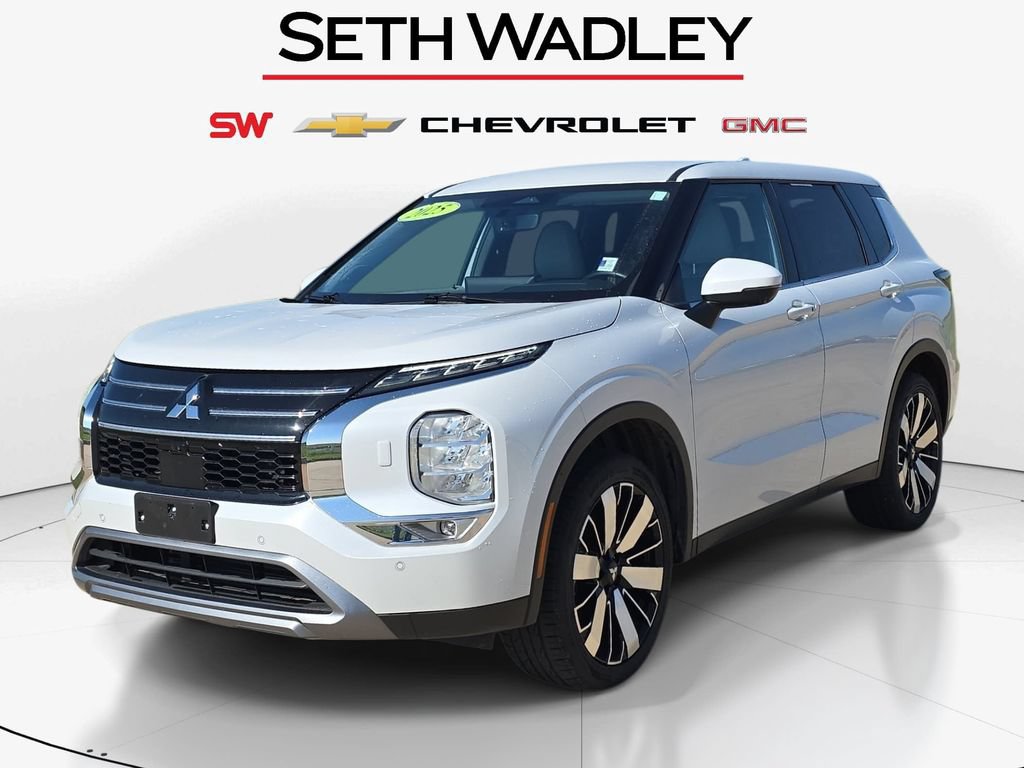 Used 2025 Mitsubishi Outlander SE AWD/4WD image 3
