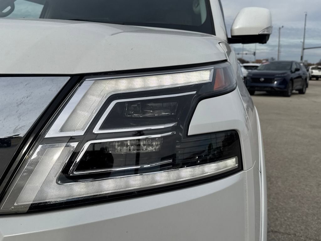 Used 2024 Nissan Armada SL w/ Captain's Chairs Package image 9