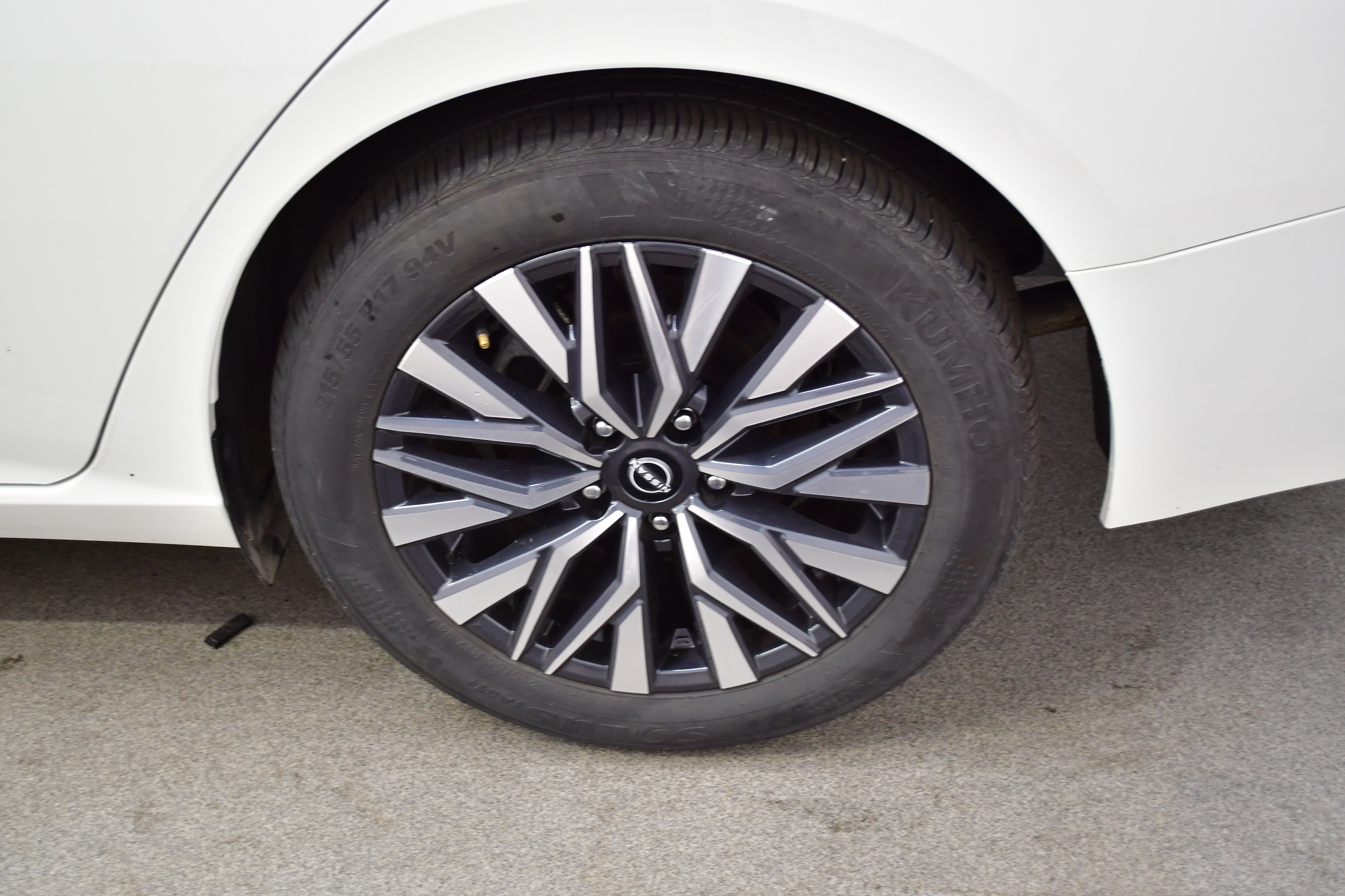 Used 2025 Nissan Altima 2.5 SV FWD image 32