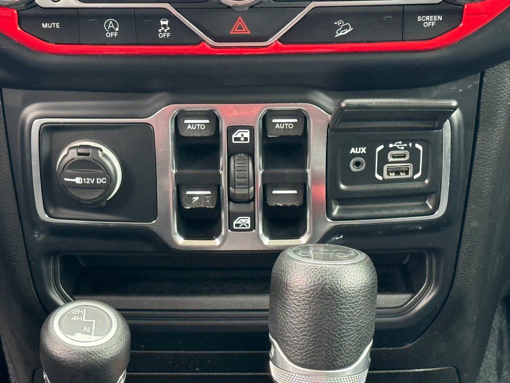 Used 2019 Jeep Wrangler Unlimited Sahara w/ Cold Weather Group image 33