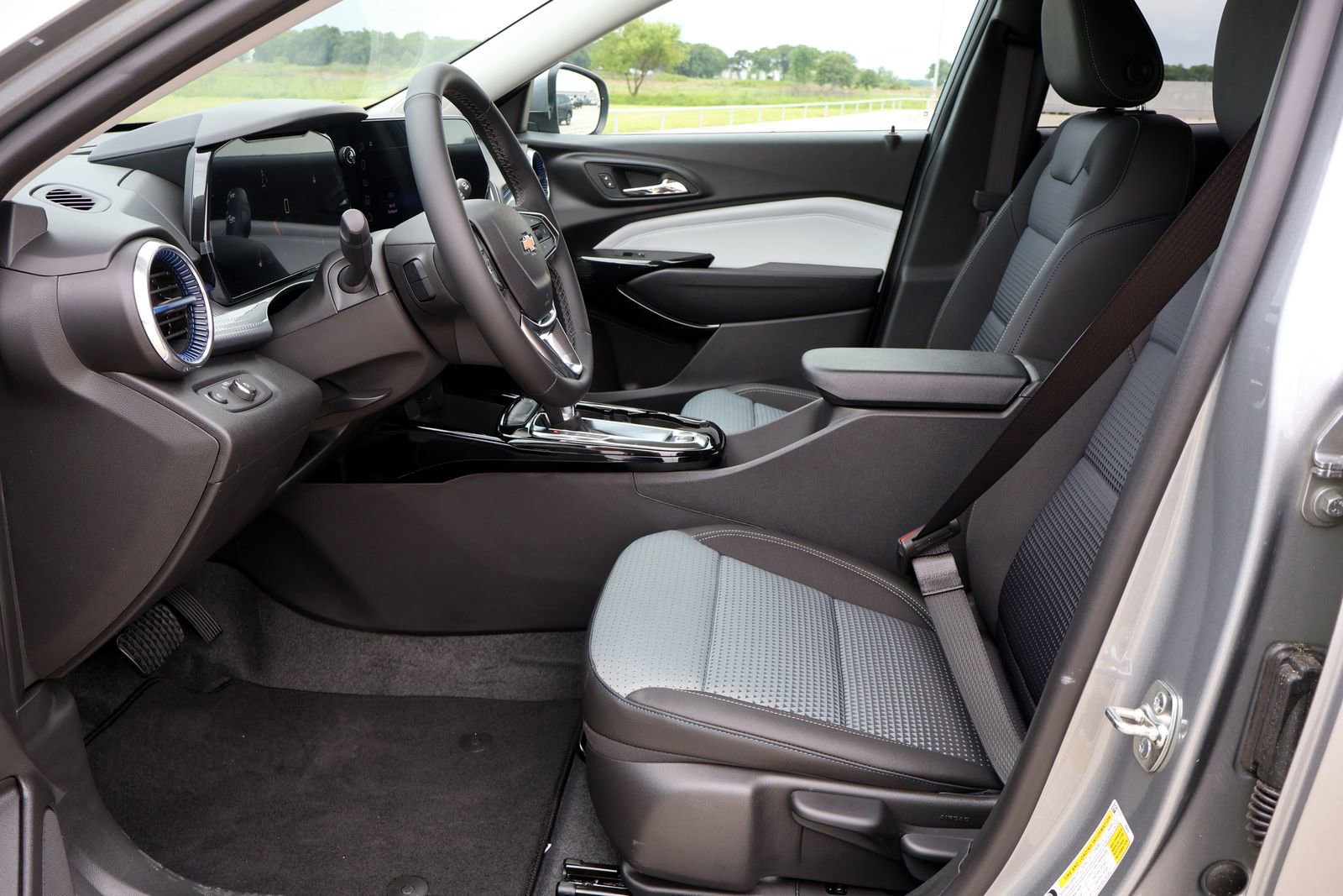 New 2026 Chevrolet Trax LT w/ Driver Confidence Package FWD image 34