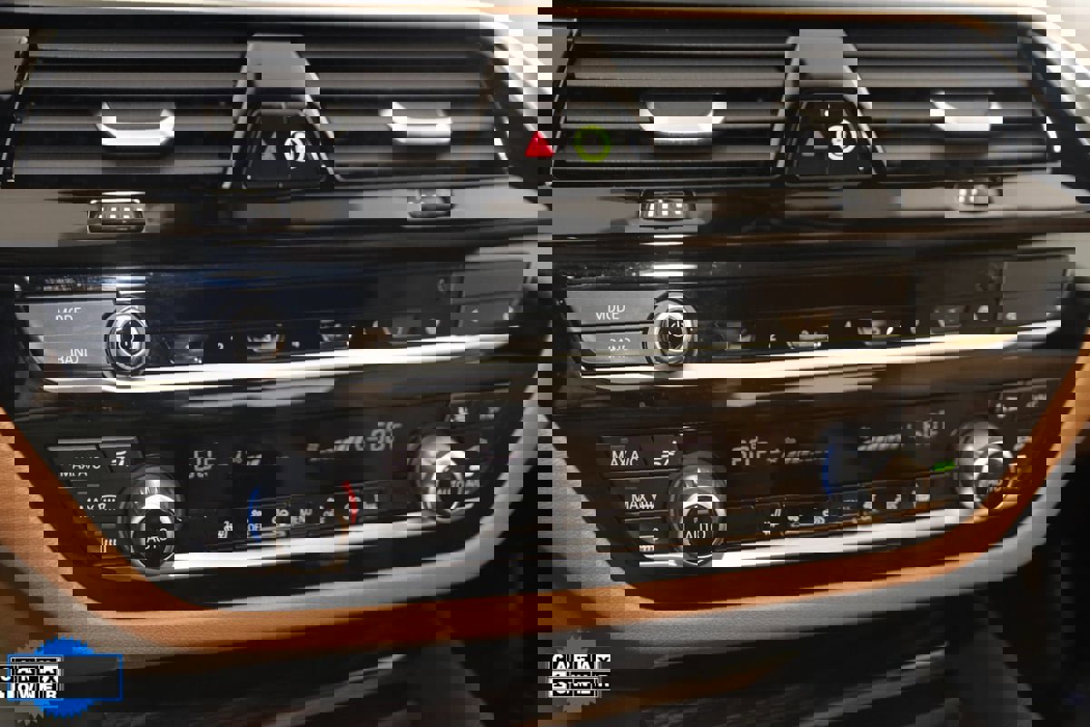 Used 2022 BMW 540i xDrive w/ M Sport Package image 32