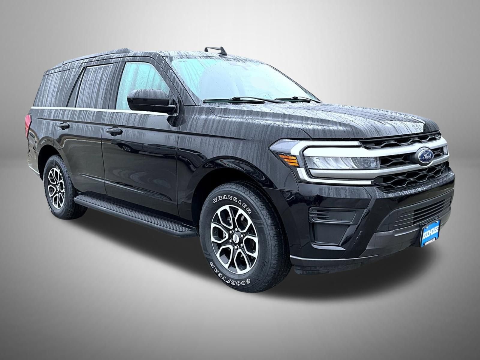 Used 2024 Ford Expedition XLT image 3