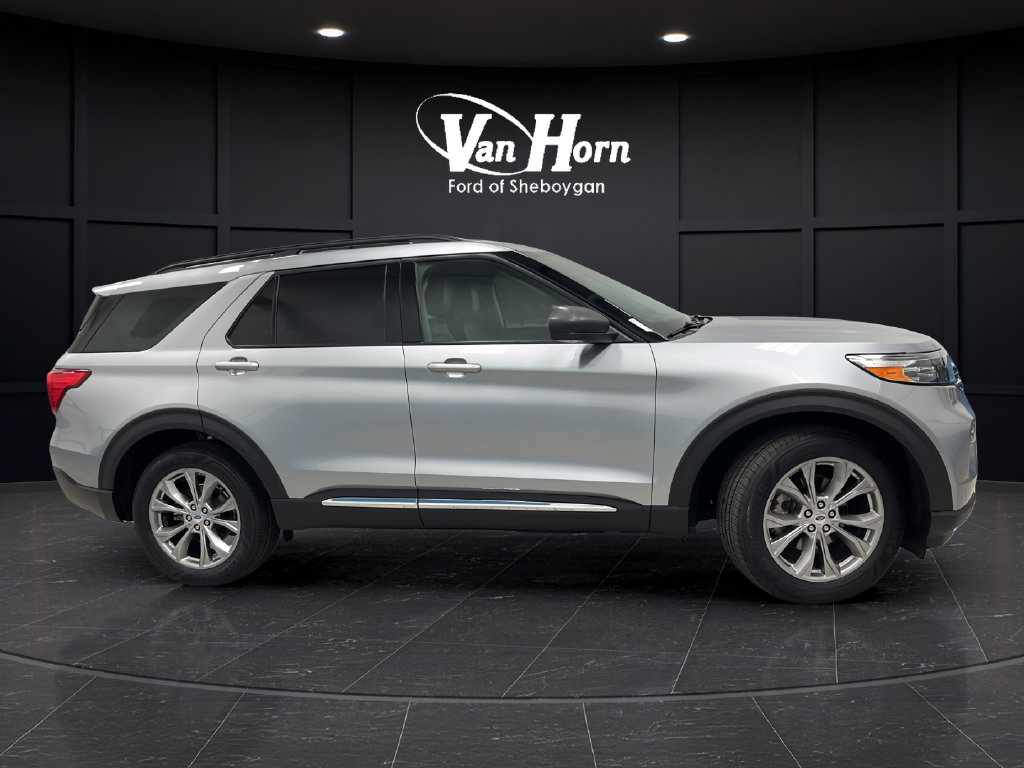 Used 2023 Ford Explorer XLT w/ Equipment Group 202A AWD/4WD image 8