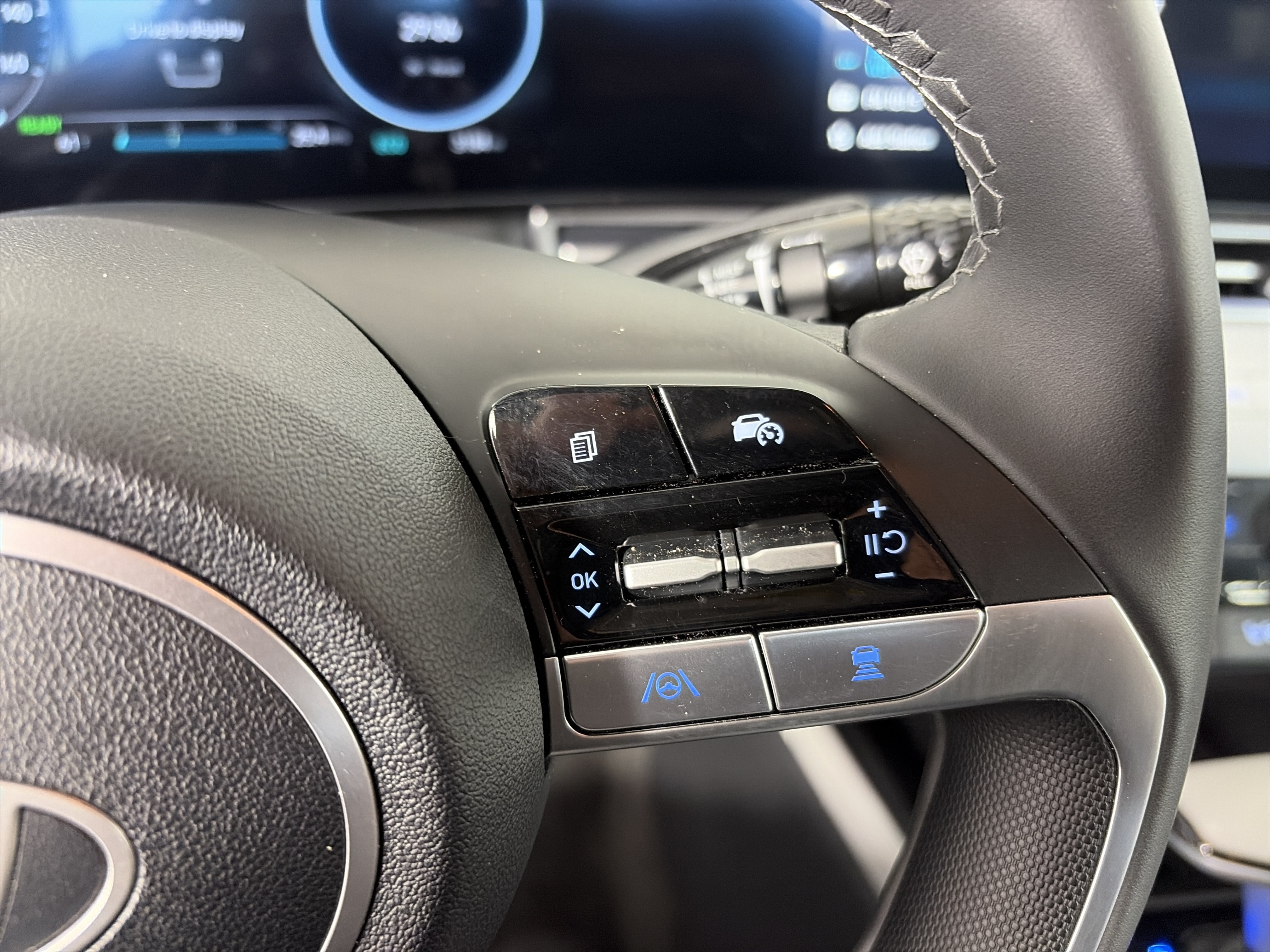 New 2025 Hyundai Elantra Limited FWD image 35