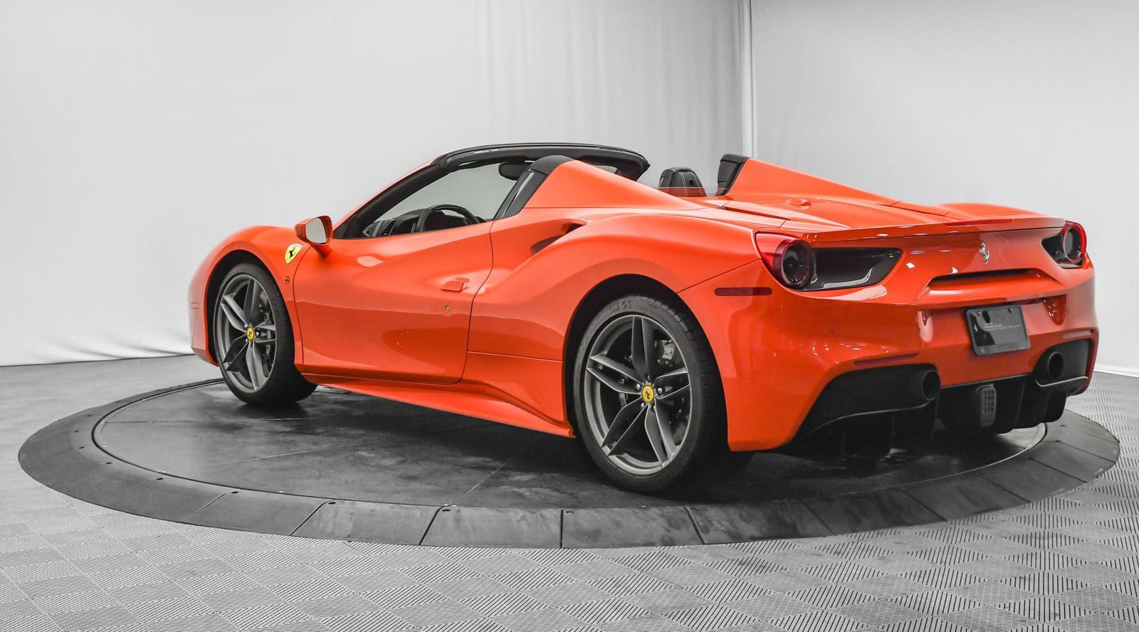 Used 2019 Ferrari 488 Spider image 6