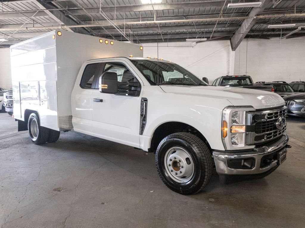 New 2026 Ford F350 XL w/ XL Chrome Package image 3