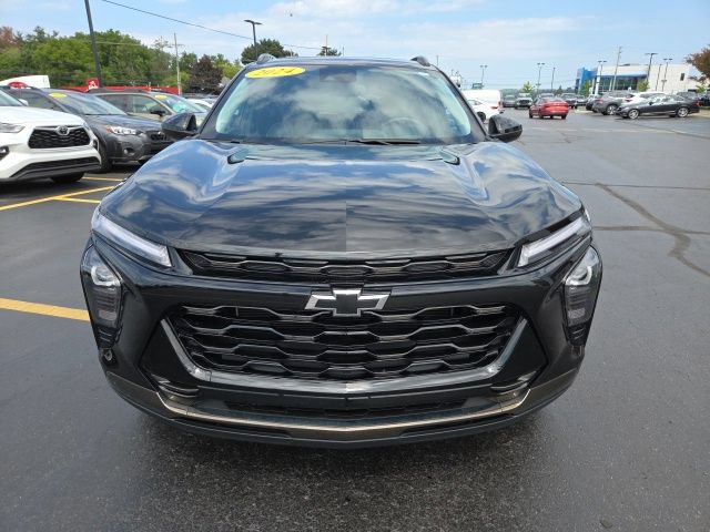 Used 2024 Chevrolet Trax ACTIV w/ Sunroof Package FWD image 2