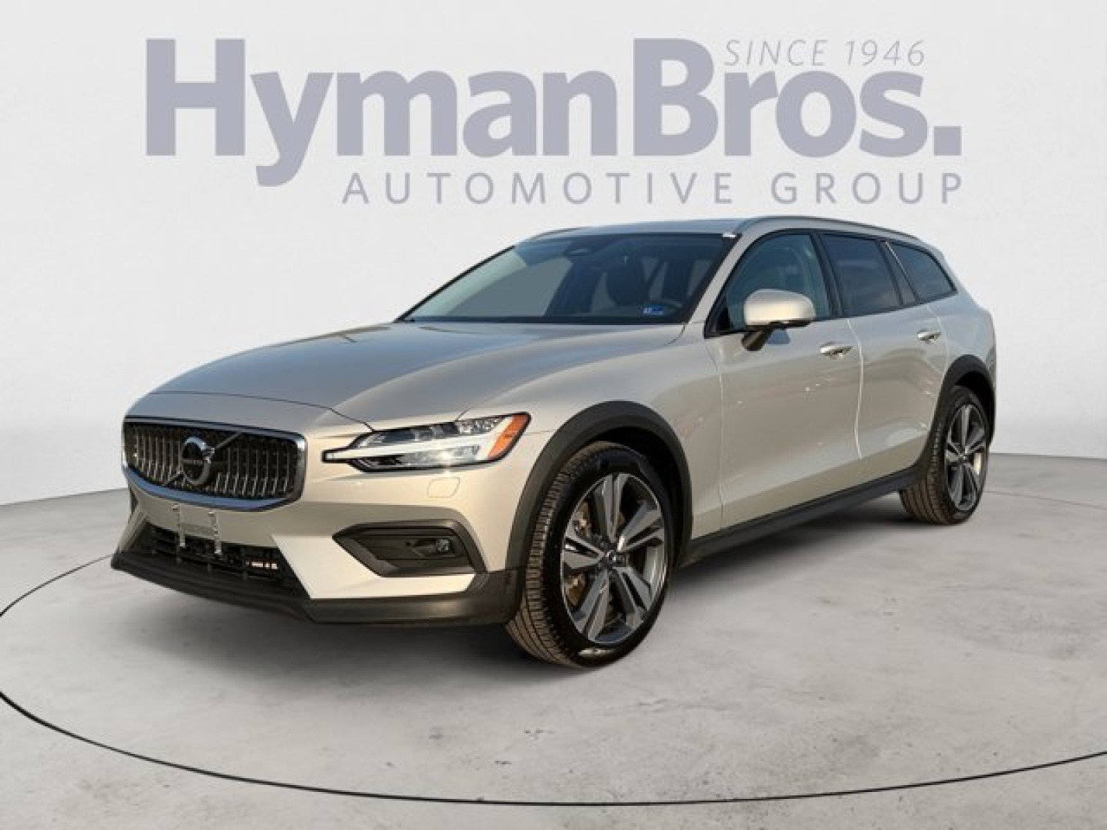 Used 2025 Volvo V60 B5 Cross Country Plus image 7