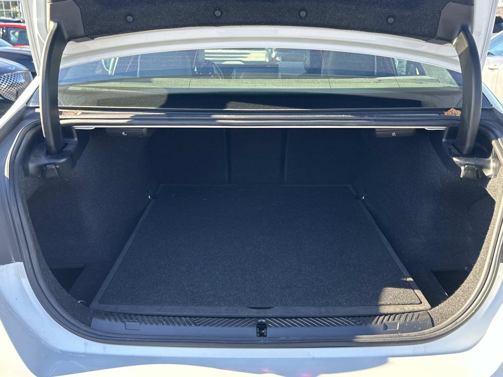 Used 2024 BMW 530i xDrive w/ Convenience Package image 15