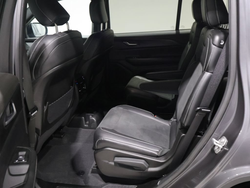Used 2025 Jeep Grand Cherokee L Altitude AWD/4WD image 17