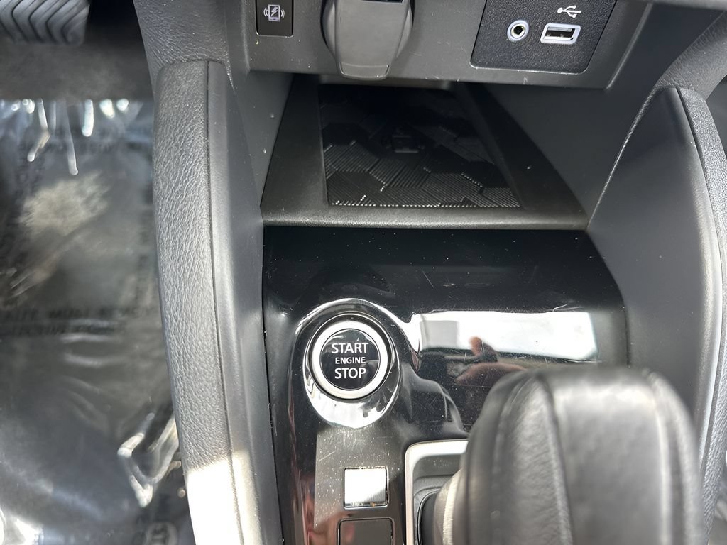 Used 2025 Nissan Versa SV FWD image 17