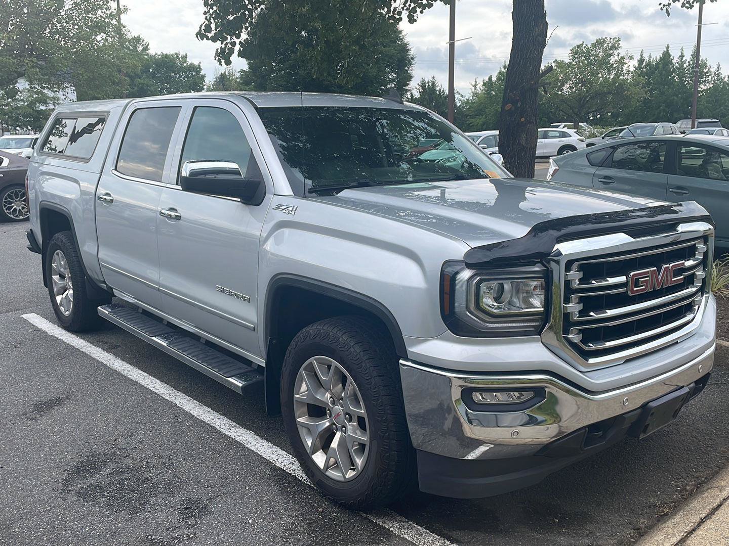 Used 2018 GMC Sierra 1500 SLT w/ SLT Premium Package AWD/4WD image 4