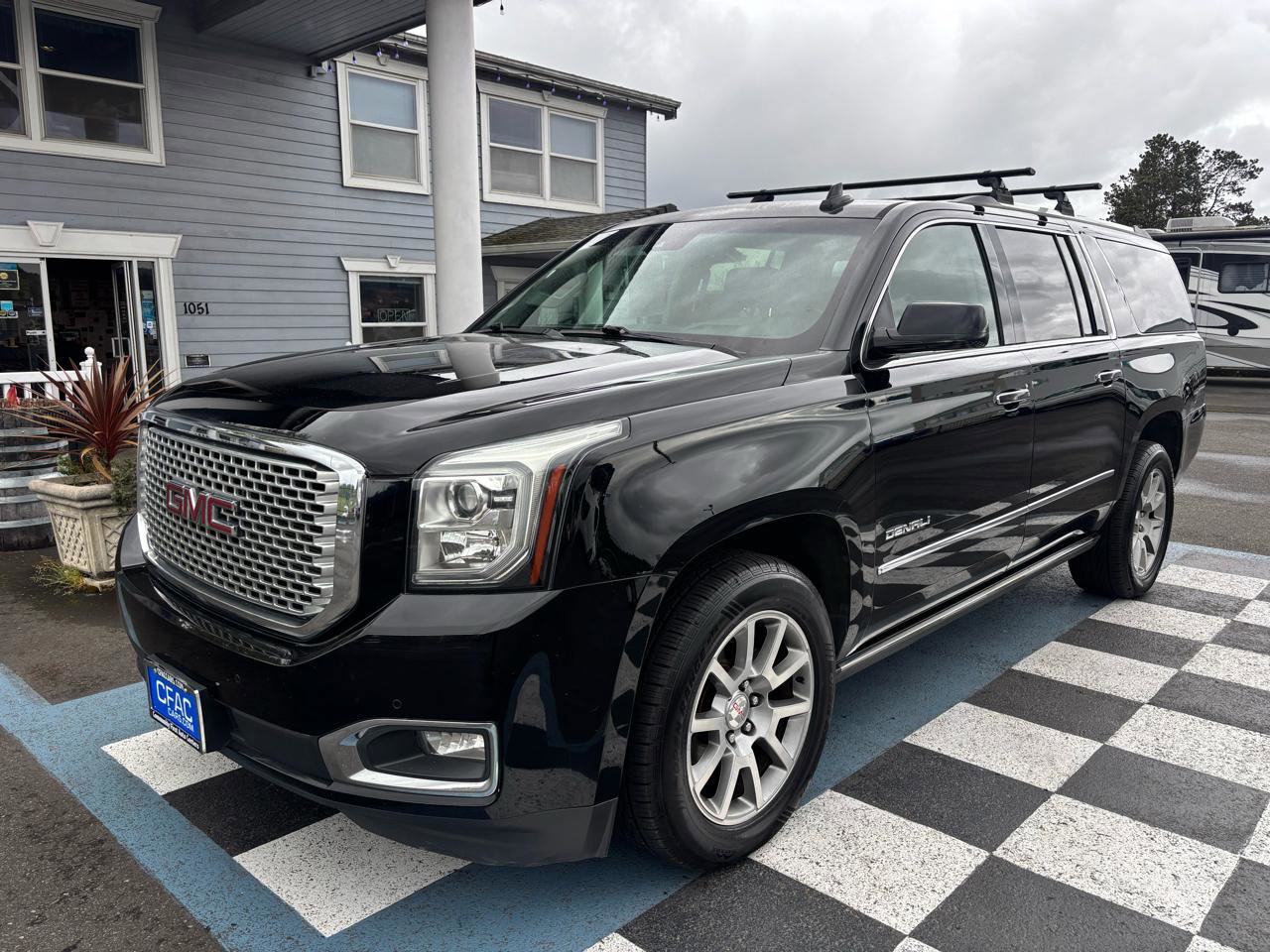Used 2015 GMC Yukon XL Denali w/ Premium Package AWD/4WD image 10
