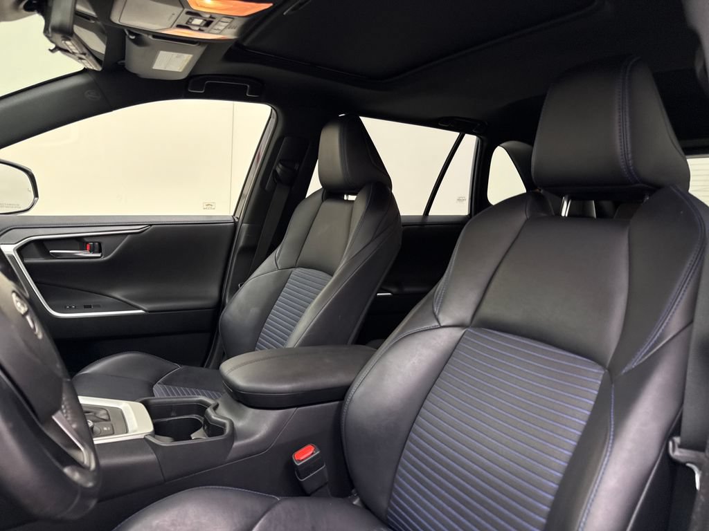 Used 2019 Toyota RAV4 XSE w/ XSE Weather Package AWD/4WD image 13