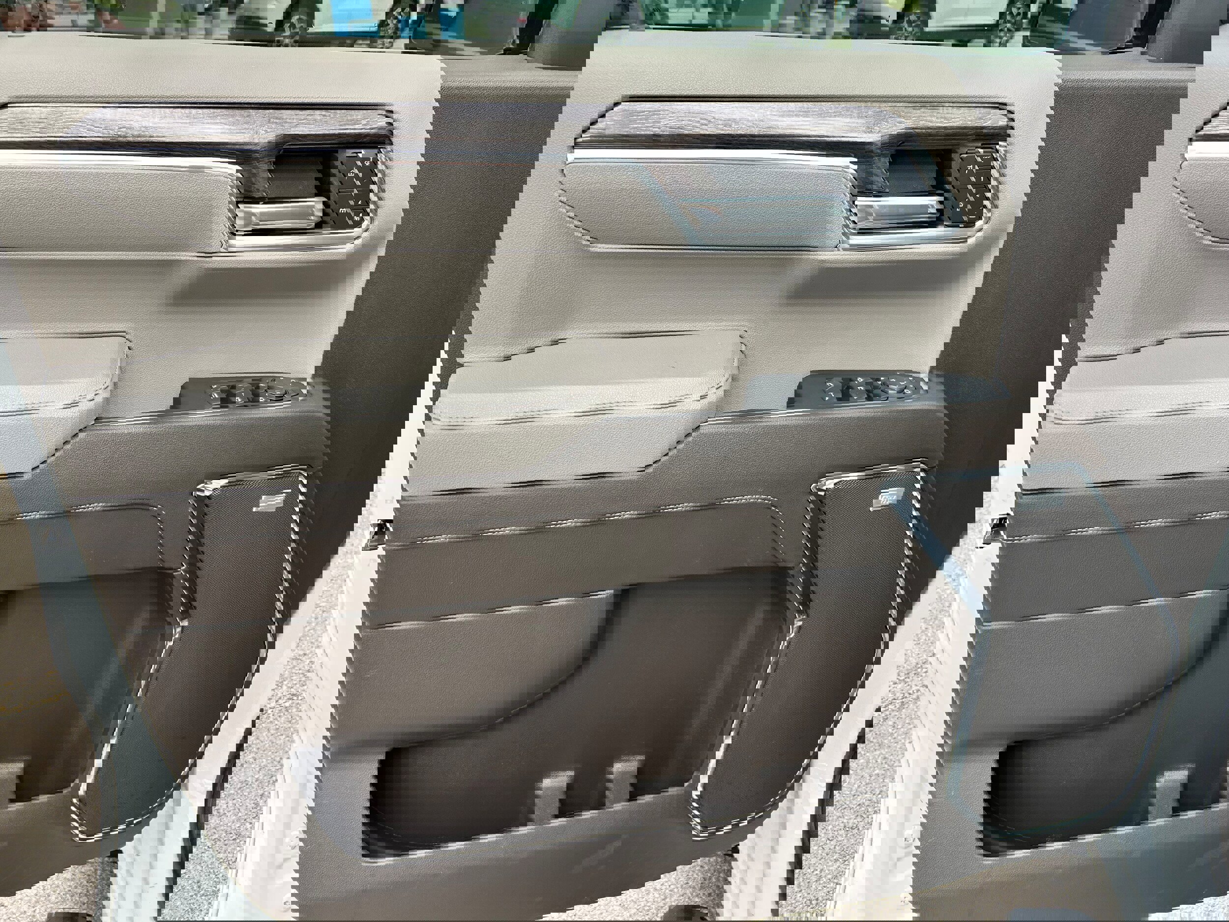 Used 2024 Chevrolet Silverado 1500 LTZ w/ LTZ Premium Texas Edition image 15