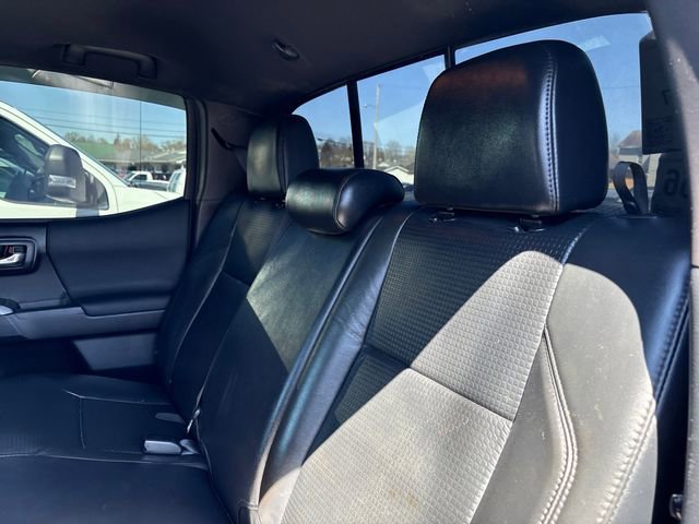 Used 2018 Toyota Tacoma TRD Off-Road w/ TRD Premium Off Road Package image 11